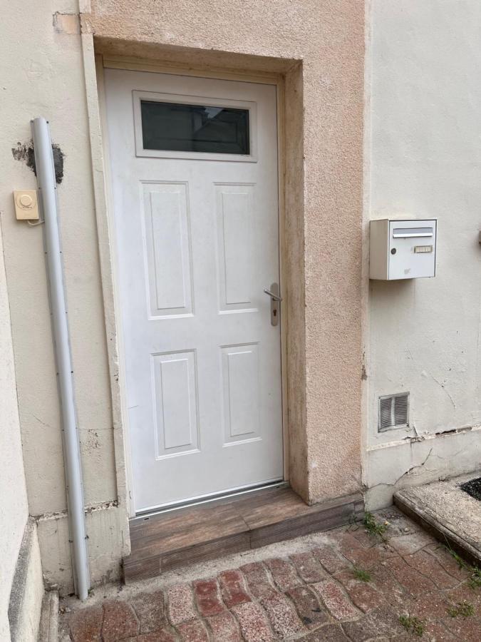 Appartement Idealement Situe Montereau-faut-Yonne Exterior foto